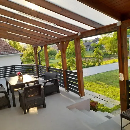 Anna, Ingyenes Wifivel Es Parkolassal. فيلة