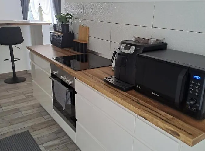 Anna, Ingyenes Wifivel Es Parkolassal.