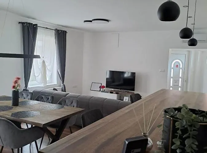 Anna, Ingyenes Wifivel Es Parkolassal. וילה *