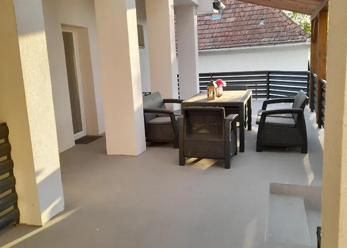 Anna, Ingyenes Wifivel Es Parkolassal. וילה